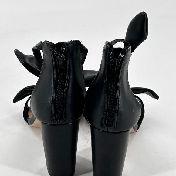 BCBGeneration Batani Sandals 7.5 Black NWOT Heel Bow Capsule Travel Resort - Picture 5 of 8